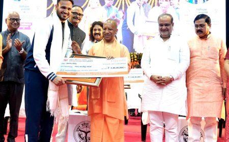 सीएम योगी ने खिलाड़ियों के बीच 22 करोड़ 70 लाख की पुरस्कार राशि वितरित की