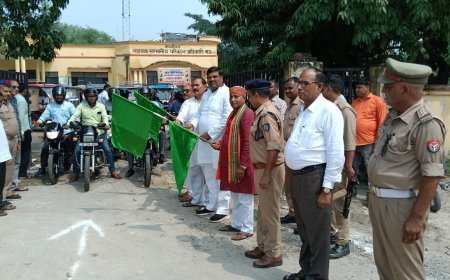 सड़क सुरक्षा पखवाड़ा का शुभारंभ, मधुबन विधायक ने प्रचार वाहनों को हरी झंडी दिखाकर किया रवाना