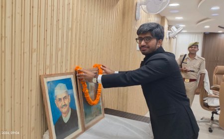 Mau: गांधी जी के जयंती पर स्वच्छता के प्रति मुख्य विकास अधिकारी ने अधिकारियों को किया जागरूक