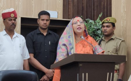 महात्मा गाँधी व लाल बहादुर शास्त्री की जयंती पर जि.पं.अ. प्रेमवती वर्मा ने ध्वजारोहण किया