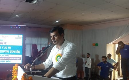 जिलाधिकारी ने किया नेचुरल लीडर्स को सम्मानित