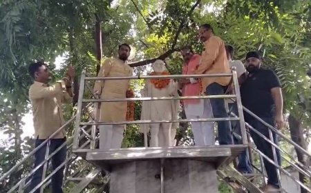 Bijnor: महात्मा गांधी लाल बहादुर शास्त्री को श्रद्धांजलि दी 