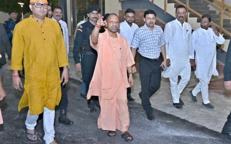 मुख्यमंत्री ने काशी के विकास कार्यों का लिया जायजा, डॉ. सम्पूर्णानन्द स्पोर्ट्स स्टेडियम का भी किया निरीक्षण