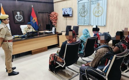 Hardoi News: एसपी नीरज कुमार जादौन ने जनसुनवाई के दौरान कुल 58 शिकायतों को सुना। 