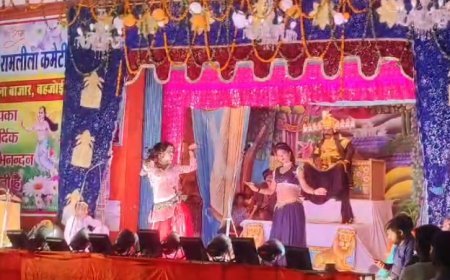 Sambhal News: रामलीला मंच पर फुहड़ डांस का वीडियो वायरल, दम पे दम मारे जा....