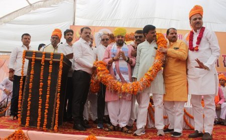 Brijbhushan Sharan singh reached Hardoi: हम कौन थे क्या हो गए, और क्या होंगे अभी, आओ मिलकर विचारे ये समस्याएं सभी....  