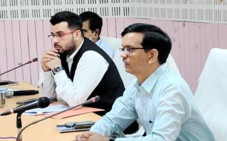 Ballia News: जिलाधिकारी की अध्यक्षता में गोवंश संरक्षण के लिए गठित जनपद स्तरीय अनुश्रवण,मूल्यांकन एवं समीक्षा समिति की बैठक संपन्न। 