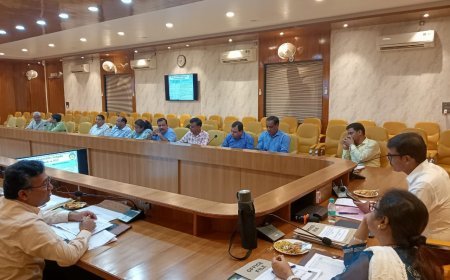 Hardoi: जिलाधिकारी की अध्यक्षता में जिला स्तरीय सलाहकार समिति की बैठक संपन्न