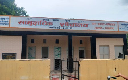 Rae Bareilly: निरीक्षण में बदतर हालातों में मिले शौंचालय, कहीं खिड़की- दरवाजे टूटे तो कहीं टोंटियां गायब