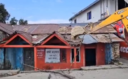 Mussoorie News: मसूरी में 19 गिरासू भवनों के नगर पालिका प्रशासन ने ध्वस्तीकरण की कार्यवाही करी शुरू।