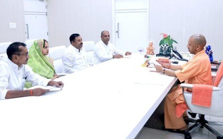 Lucknow News: कृष्ण जन्मभूमि शाही ईदगाह विवाद के पक्षकार वीरेंद्र सिंह ने की मुख्यमंत्री से मुलाकात।