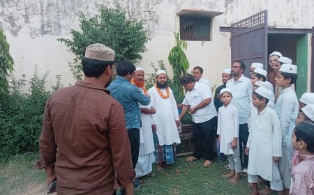 Hathras News: अपना दल एस संस्थापक डॉक्टर सोने लाल पटेल को दी श्रद्धांजलि