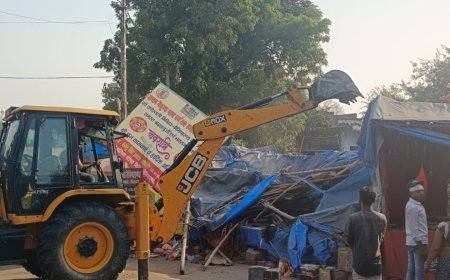 Sitapur News: नैमिषारण्य तीर्थ में गरजा बुलडोजर, कॉरिडोर निर्माण के चलते की गई कार्यवाही