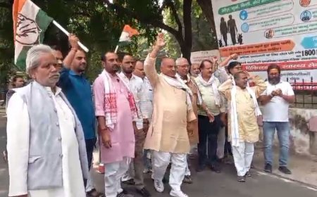 Ballia News: वाराणसी स्थित संपूर्णानंद स्पोर्ट्स स्टेडियम का नाम पुनः बहाली को लेकर कांग्रेस कमेटी का जोरदार प्रदर्शन। 