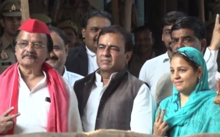 Kanpur News: सीसामऊ विधानसभा चुनाव के लिए सपा उम्मीदवार नसीम सोलंकी ने कराया नामांकन। 