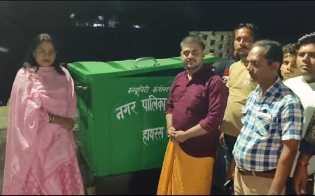 Hathras News: पालिकाध्यक्ष ने बौहरे वाली देवी मंदिर पर लगवाया कम्युनिटी कंपोस्टर व डस्टबिन