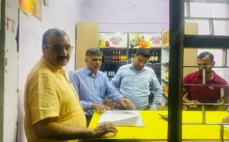 Hathras News: आबकारी विभाग ने सभी शराब विक्रेताओं को नियमानुसार दुकान चलाने के दिए निर्देश 