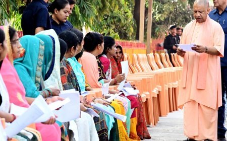 CM Yogi addresses problems of 300 people at Janata Darshan, orders prompt & satisfactory resolution 