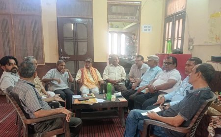 Hathras News: सेवा भारती की बैठक सपन्न, केन्द्रों की शिक्षिकाओं को मानधन वितरित किया