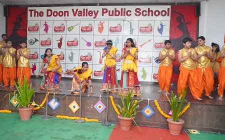 Deoband: द दून वैली पब्लिक स्कूल में मनाया गया दीपोत्सव