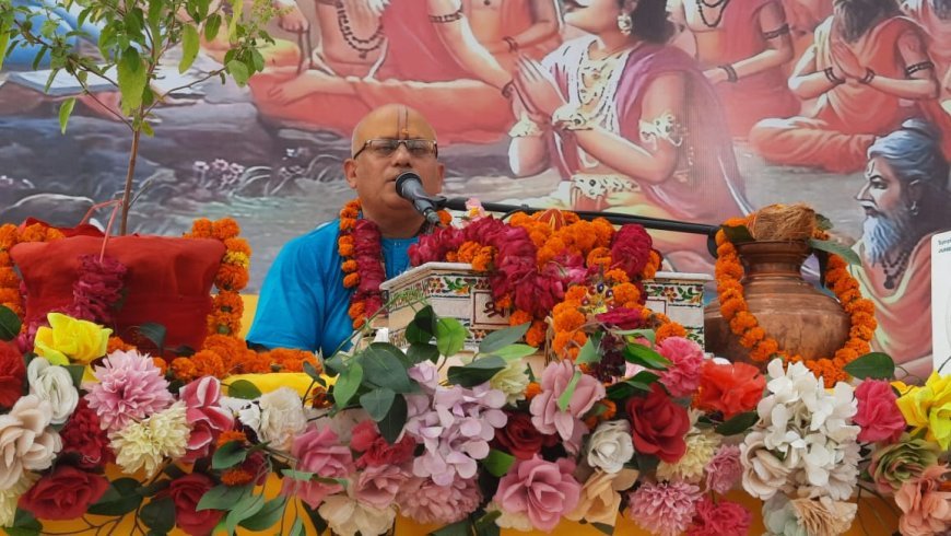 Hardoi: घर की लक्ष्मी को हमें मां,बहन या बेटी की तरह रखना चाहिए- कथाव्यास