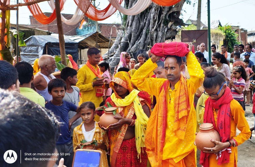 Hardoi: मंदिर में प्राण प्रतिष्ठा के लिए निकाली गई भव्य कलश यात्रा