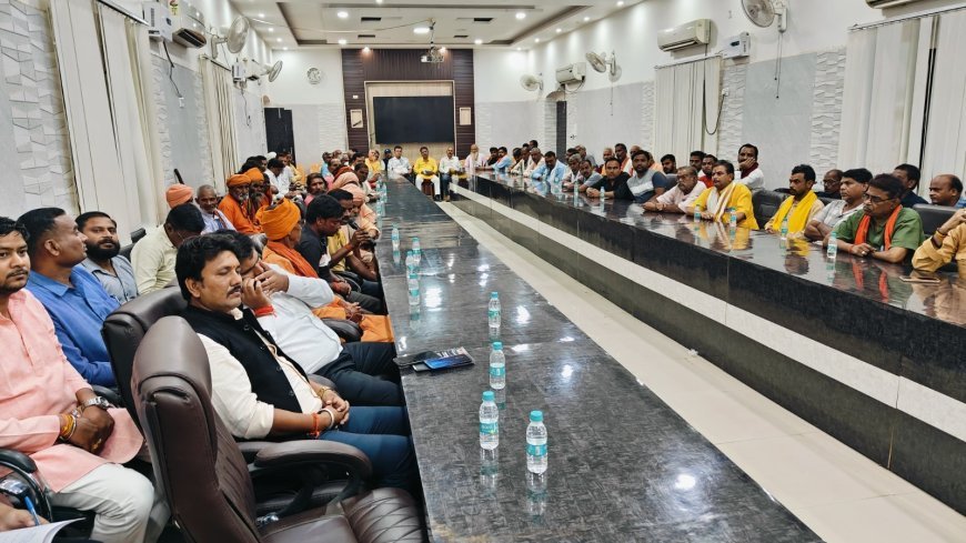 Hardoi: त्यौहारों दुर्गा पूजा, दशहरा, दीपावली व छट पूजा आदि पर शान्तिपूर्ण माहौल बनाये रखने को लेकर धर्म गुरुओं के साथ पीस कमेटी की बैठक संपन्न