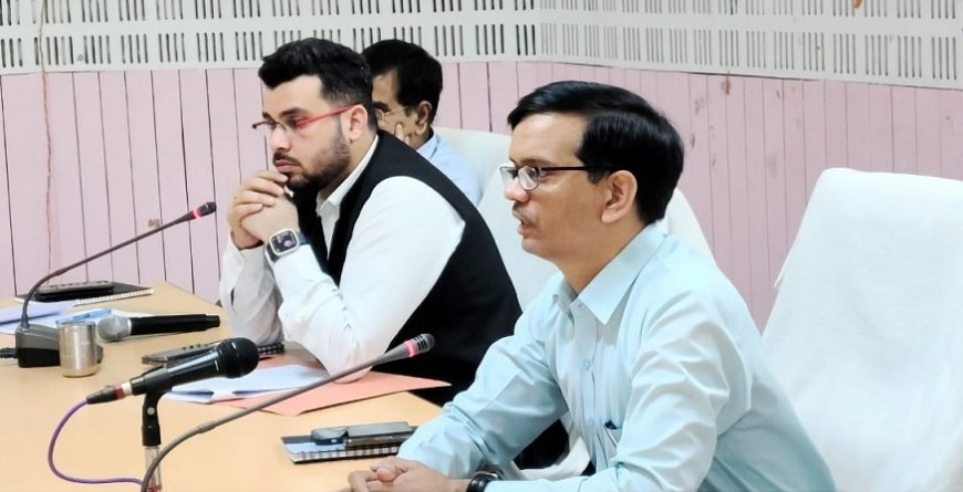 Ballia News: जिलाधिकारी की अध्यक्षता में गोवंश संरक्षण के लिए गठित जनपद स्तरीय अनुश्रवण,मूल्यांकन एवं समीक्षा समिति की बैठक संपन्न। 