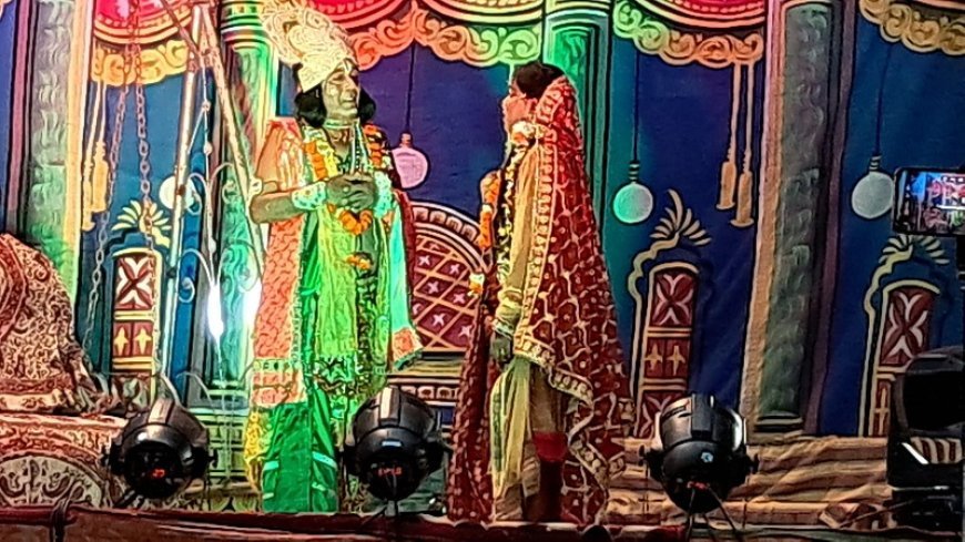 Hardoi News: रामलीला मेला समिति ने किया राम का राजतिलक- सीता वनवास देख दर्शकों के नयन अश्रुपूरित हुए।  