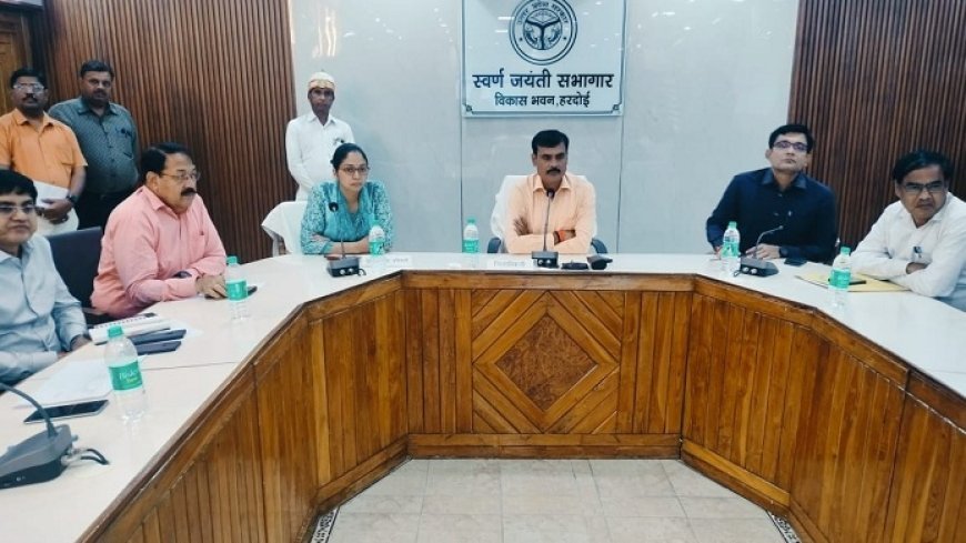 Hardoi News: जिलाधिकारी ने प्रारम्भ की ग्राम्य विकास विभाग में ई फाइलिंग व्यवस्था। 