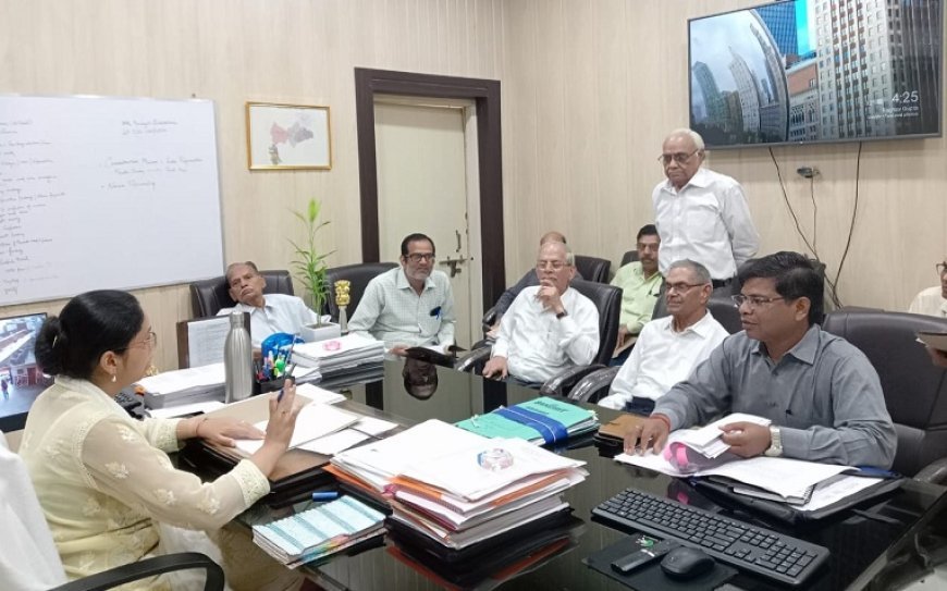 Hardoi News: मुख्य विकास अधिकारी की अध्यक्षता में हुई प्रोजेक्ट अलंकार की बैठक। 