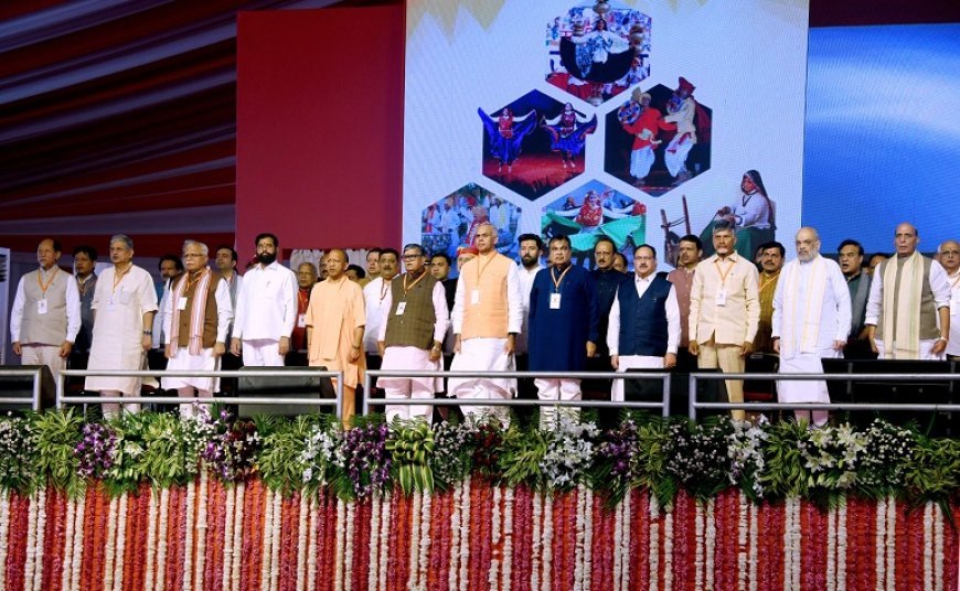 Lucknow News: हरियाणा सरकार के शपथ ग्रहण समारोह में शामिल हुए सीएम योगी, नायब सिंह सैनी को मुख्यमंत्री पद की शपथ लेने पर दीं शुभकामनाएं। 