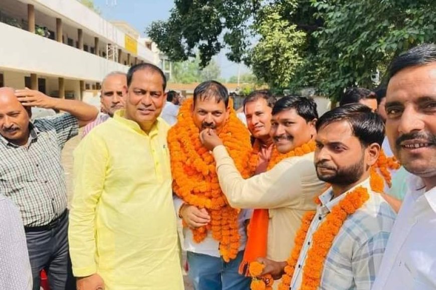  Hardoi News: BJP प्रत्याशी  रंजीत सिंह निर्विरोध बने चेयरमैन- समर्थकों ने फूल मालाओं से किया जोरदार स्वागत।