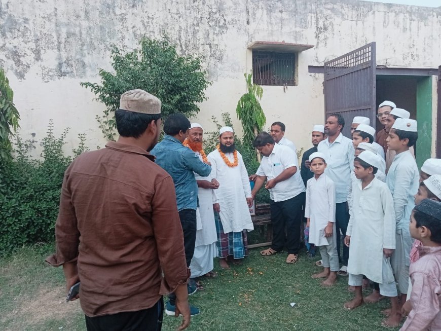 Hathras News: अपना दल एस संस्थापक डॉक्टर सोने लाल पटेल को दी श्रद्धांजलि