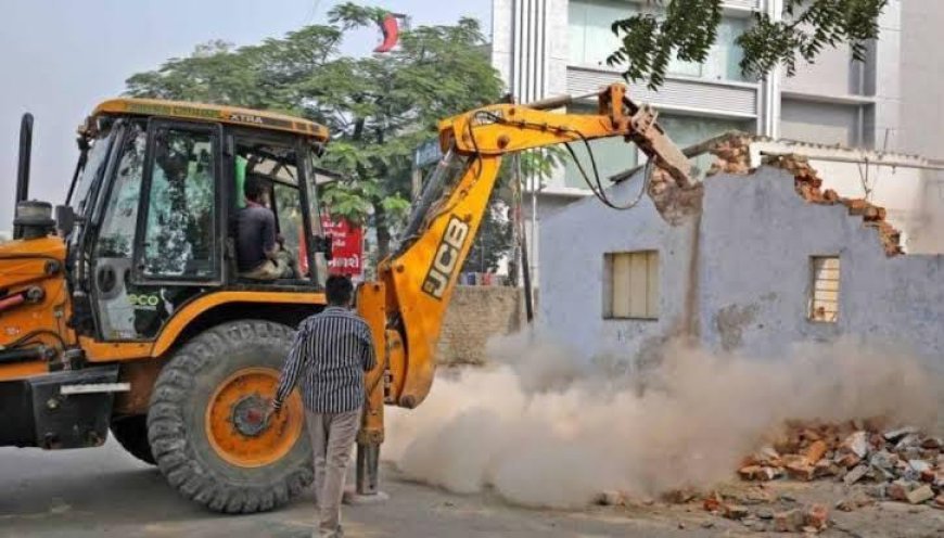 UP News: बहराइच हिंसा के बाद सीएम योगी का बुलडोजर एक्शन, अब्दुल हमीद सहित 23 घरों को दिया गया नोटिस।