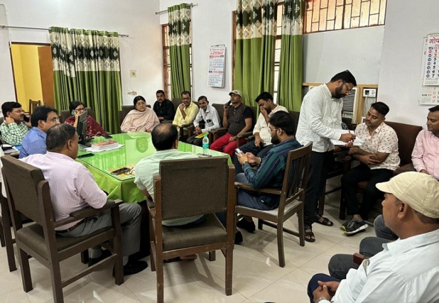 Hardoi News: मिठाई कारोबारियों के साथ की गयी बैठक। 