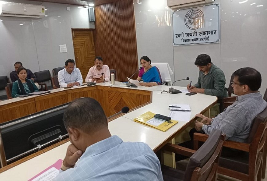Hardoi News: प्रधानों के जाँच के लंबित प्रकरणों को लेकर सीडीओ ने की बैठक। 