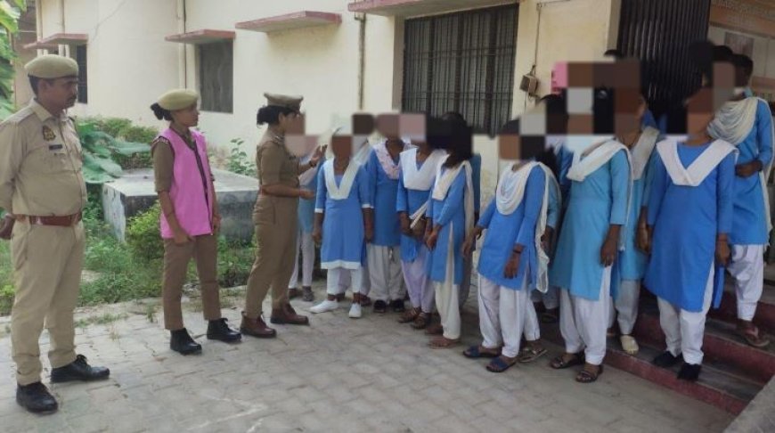 Hardoi News: महिला हेल्प डेस्क, एंटी रोमियों स्क्वायड सहित कई सरकारी योजनाओं के बारे में जागरूक कर रही हरदोई पुलिस