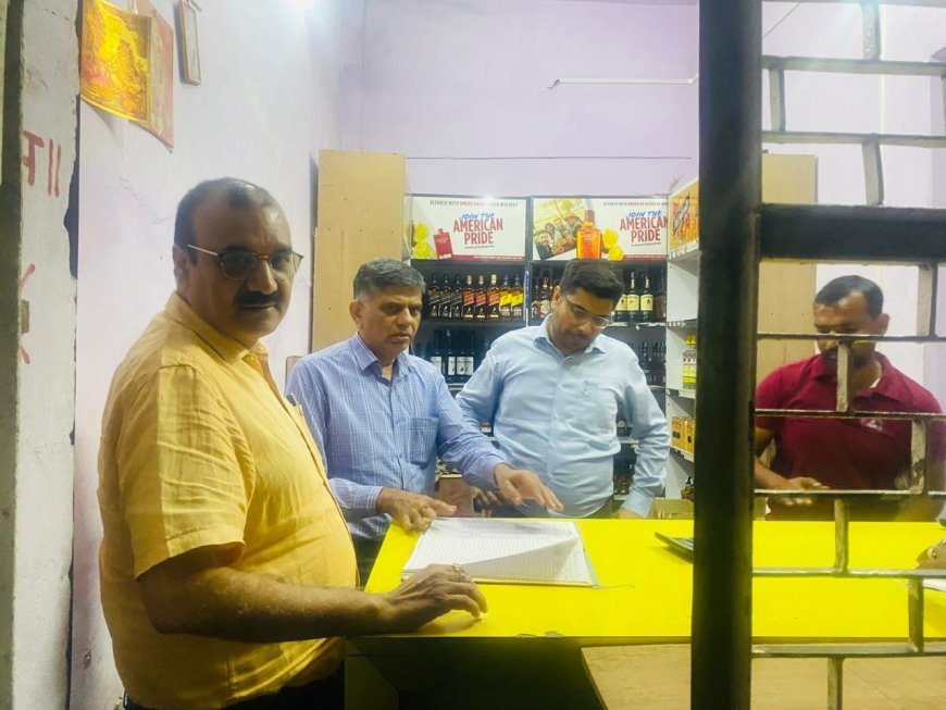 Hathras News: आबकारी विभाग ने सभी शराब विक्रेताओं को नियमानुसार दुकान चलाने के दिए निर्देश 