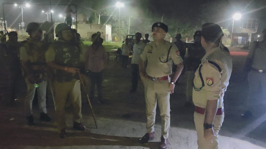 Hardoi News: प्रतिबंधित पटाखों की बिक्री न हो, थाना प्रभारी रहें भ्रमणशील- एसपी