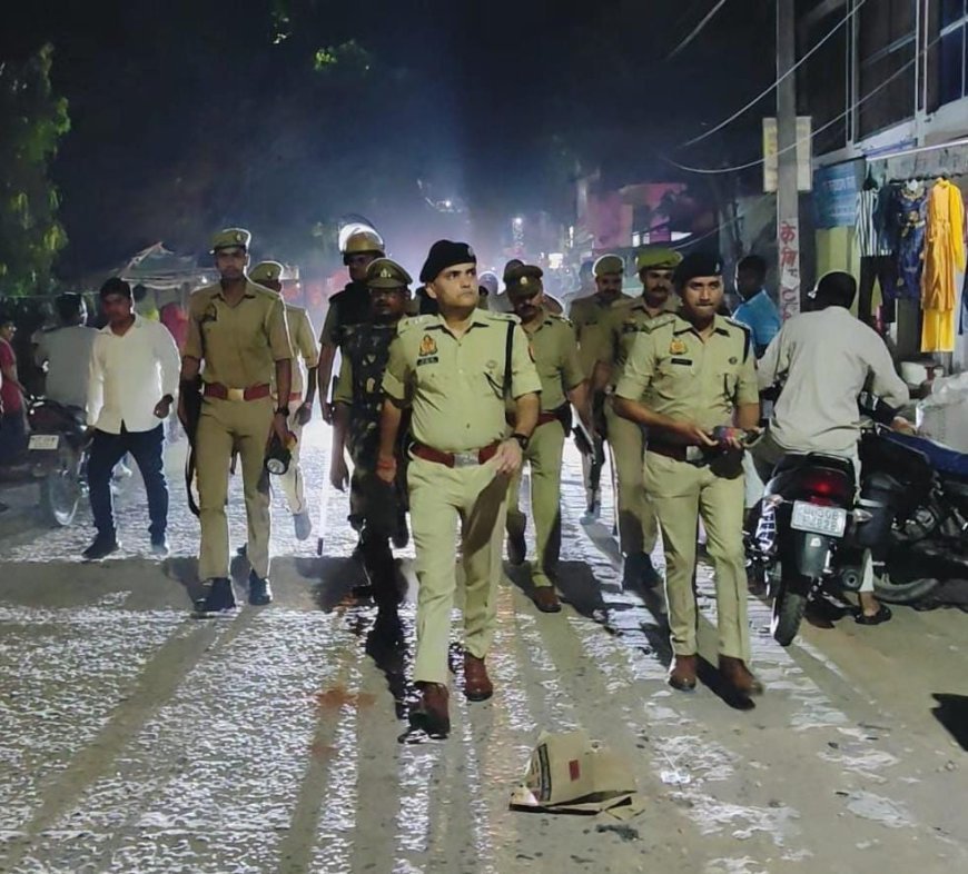 Hardoi News: एसपी ने विभिन्न त्योहारों पर कानून व्यवस्था बनाये रखने को पैदल गस्त की