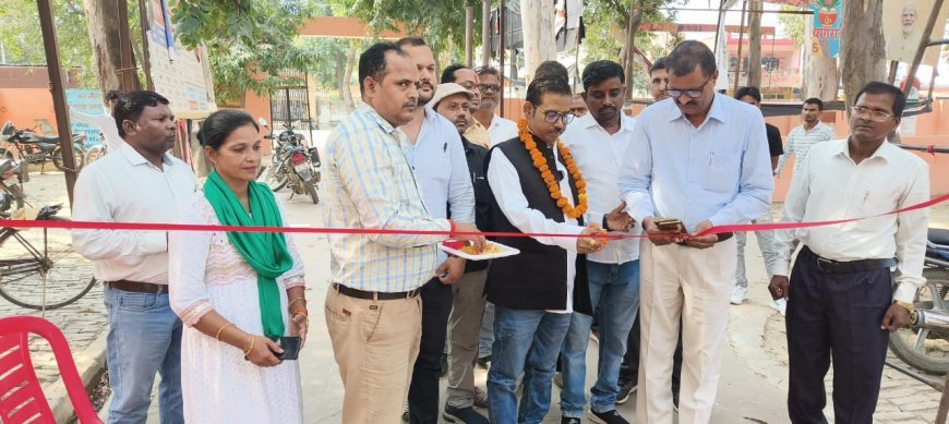 Hardoi News: पी०ओ०एस० मशीन में अगूंठा लगाकर अनुदान पर बीज ले सकते हैं किसान- ब्लाक प्रमुख निर्भय वर्मा