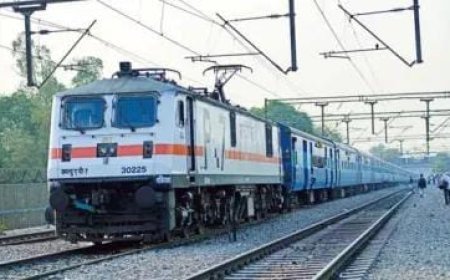 UP News: ट्रेन को मिली बम से उड़ाने की धमकी, रेलवे में मचा हड़कंप