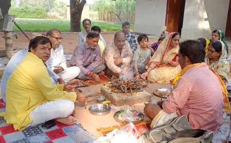 Hardoi News: भगवान चित्रगुप्त के मंदिर में हवन, कलम दवात के साथ शस्त्र पूजन ?