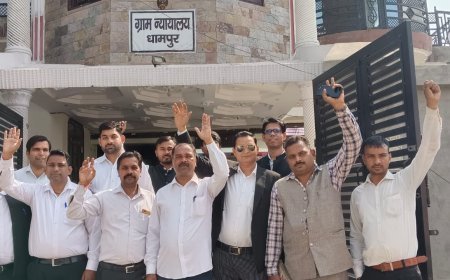 Bijnor: गाजियाबाद में वकीलों के मामले को लेकर ग्रामीण न्यायालय के बाहर किया जोरदार प्रदर्शन