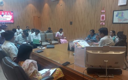 शिकायतों के निस्तारण के लिए जिलाधिकारी ने दिए कड़े निर्देश