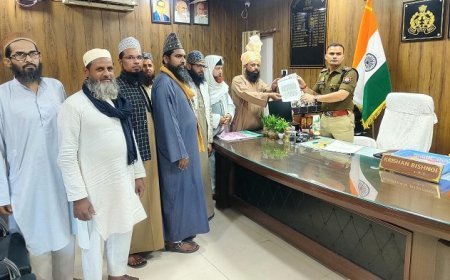 Sambhal News: इमामे ईदगाह मामले में कमिश्नर व डीआईजी से मिला प्रतिनिधि मण्डल- डीएम व एसपी को भी ज्ञापन सौंपकर कराया वस्तुस्थिति से अवगत। 