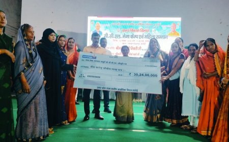 Hardoi News: सीसीएल मेगा कैम्प का आयोजन- 504 समूहों को 30 करोड़ 24 लाख रूपये के ऋण का सांकेतिक चेक लाभार्थी समूहों को सौंपा।