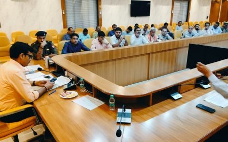 Hardoi News: जिलाधिकारी ने की सामूहिक विवाह की तैयारियों की समीक्षा, दिए आवश्यक दिशा- निर्देश। 