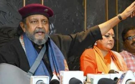 Political News: मिथुन चक्रवर्ती का जनसभा में पर्स हुआ चोरी, पर्स लौटाने की अपील की। 